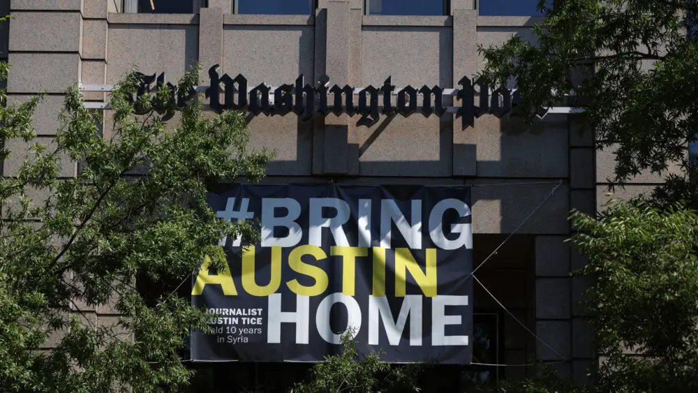 the-washington-post-hangs-banner-in-support-of-abducted-journalist-austin-tice