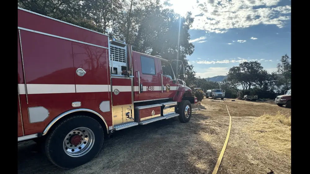 firetruck-responding-to-the-glenhaven-fire-in-lake-county-10-8-24-cal-fire