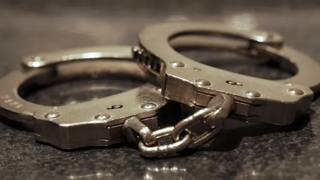 news_cuffs_182550081