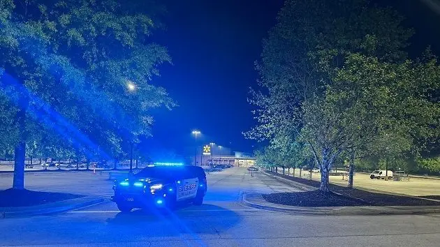 news_walmartshooting_041125280402