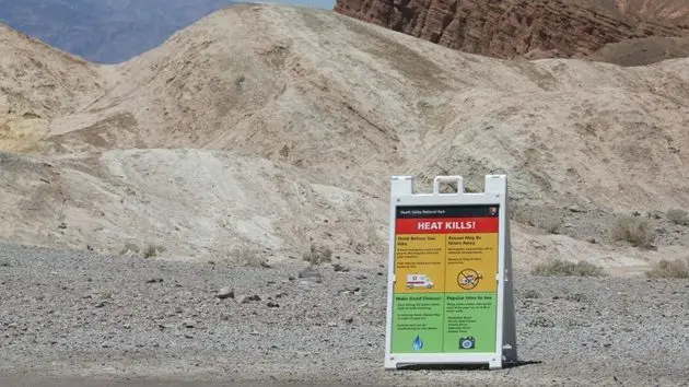 a-heat-warning-sign-is-displayed-at-zabriskie-point