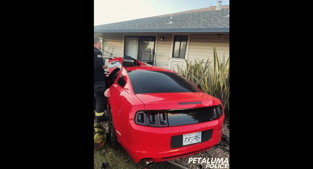 dui-crash-site-near-the-intersection-of-caulfield-lane-and-south-mcdowell-boulevard-7-11-24-petaluma-police