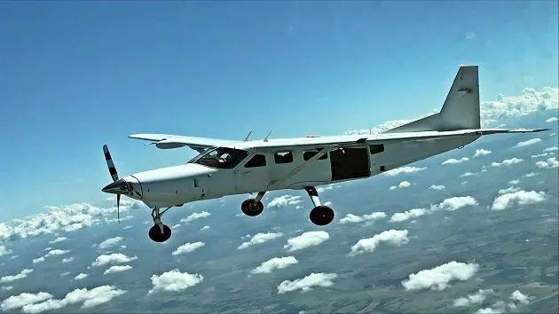 skydive-airplane-flying