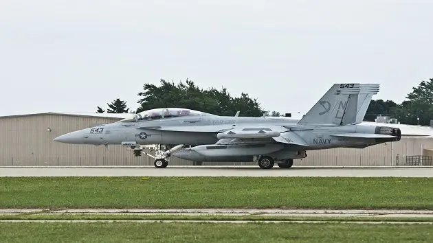 airventure2016-boeing-ea-18-g-growler-navy-jet-fighter