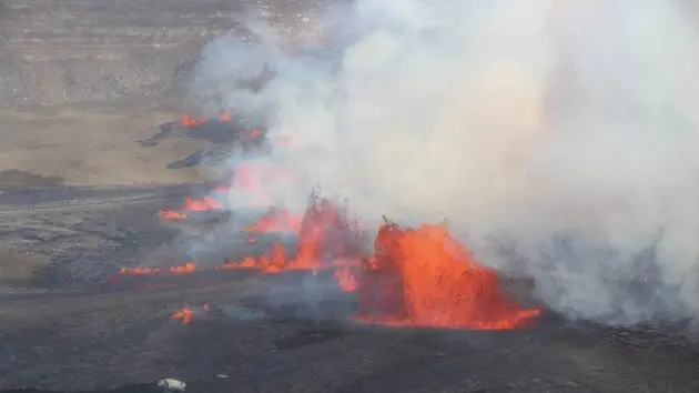 eruption-at-the-summit-of-kilauea-volcano-in-hawaii