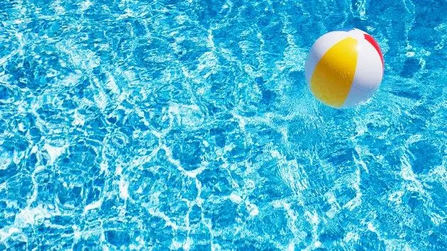 gettyrf_61924_summertimepool61347
