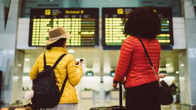 friends-at-the-airport