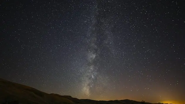perseid-meteor-shower-in-turkiyes-elazig