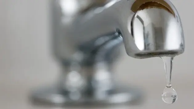 gettyrf_83022_faucetwaterdrip-4