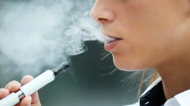 gettyrf_10722_ecigsmoking893656