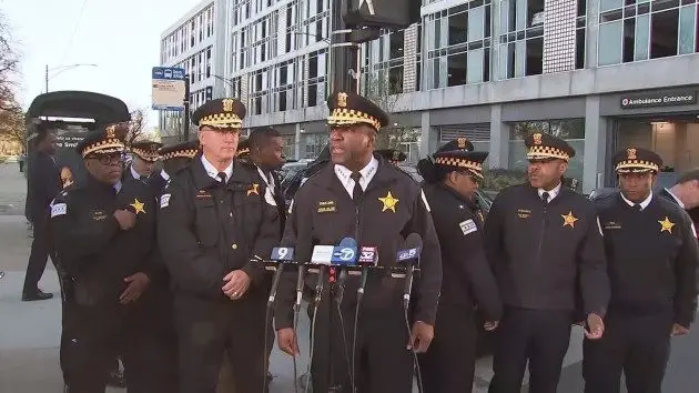 chicago-police-officer-shooting-ht-lv-210424-2_1713706459435_hpembed_16x9388482