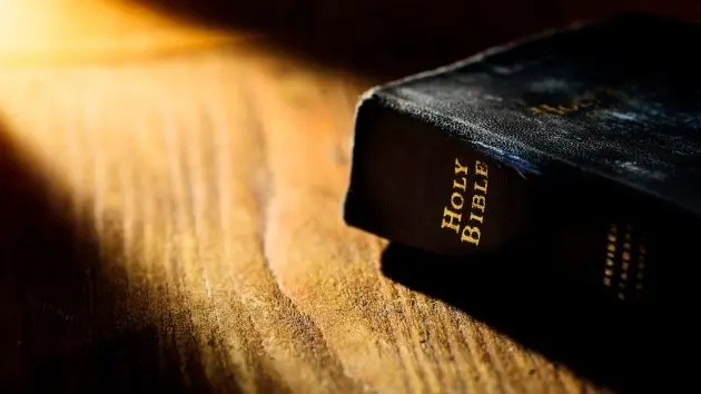 getty_holybible_112224892334