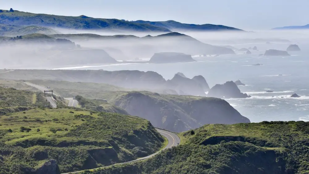 foggymorningatbodegabayviapacificcoasthighwayin