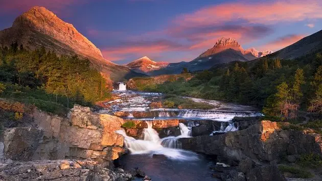 sunrise-over-swiftcurrent-creek