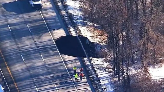 news_sinkhole_122724638935