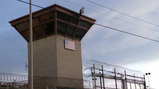 getty_22825_guantanamo110700