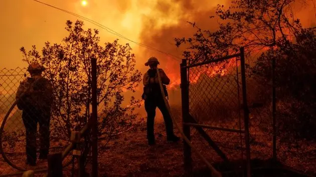 getty_canyonfire_080825405029