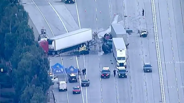 n_semi-crash-ht-jt-251023_1761234419562_hpmain344542