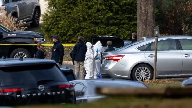 getty_fbipipebombersearch_123025896117