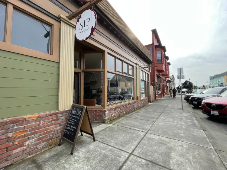 bcn-20230920-sipwinebar-01-scaled242598