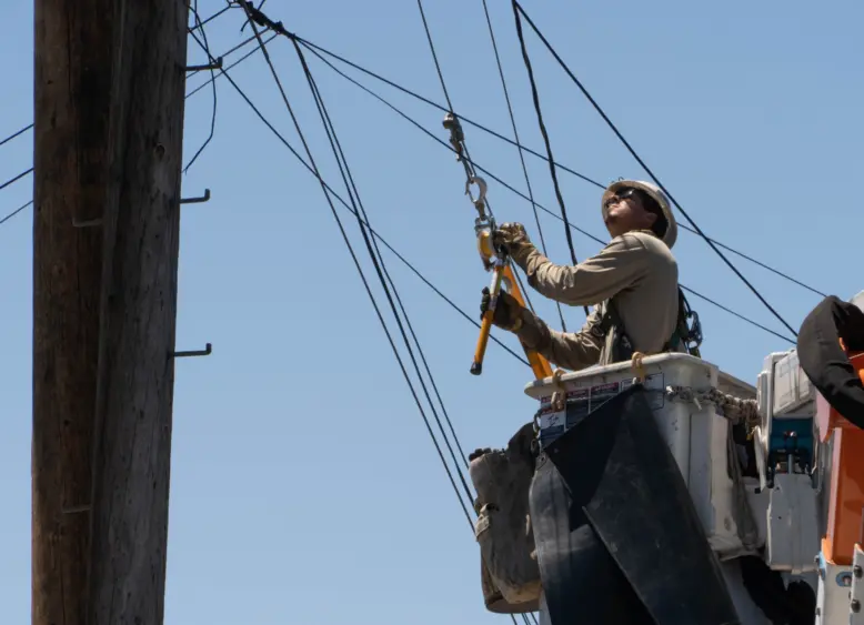 bcn-20210603-pgepolereplace-17-scaled725413