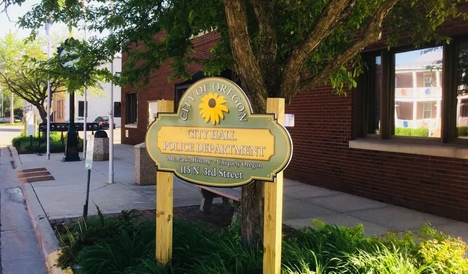 oregon-city-hall-front