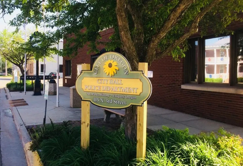 oregon-city-hall-front