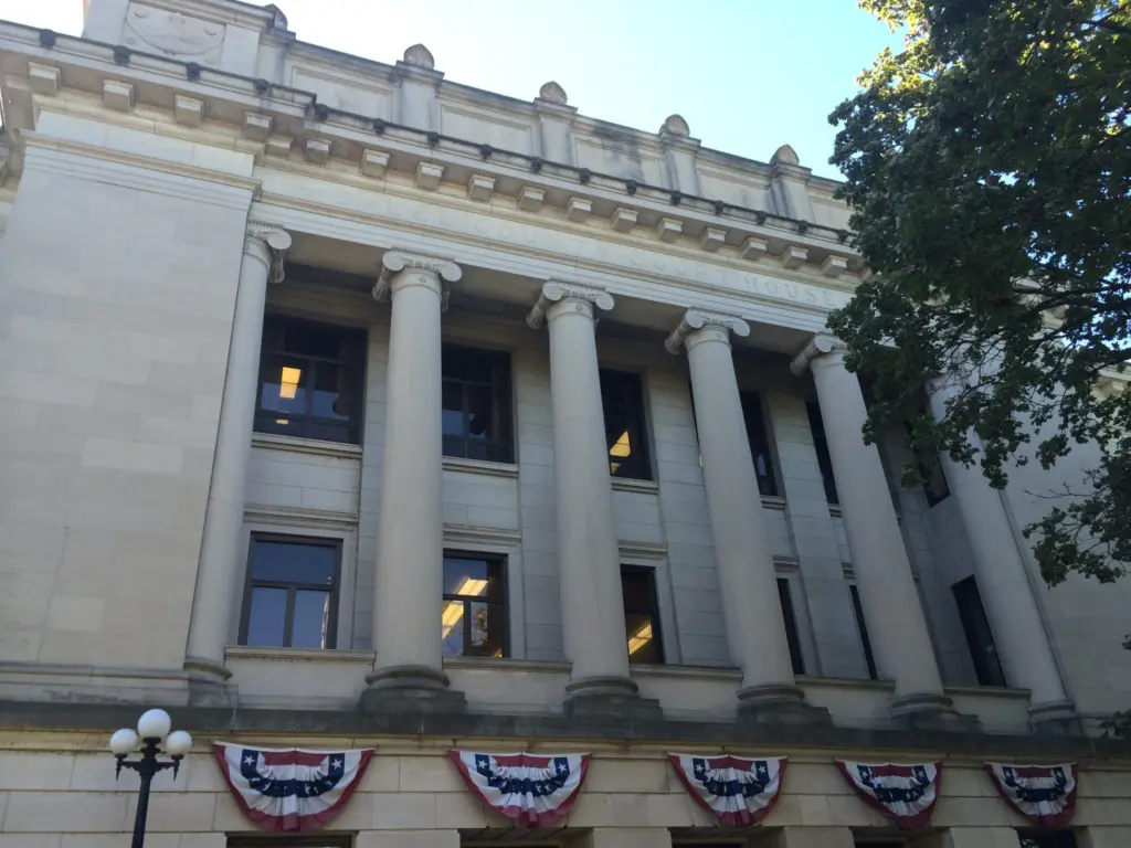 lee-county-courthouse-old
