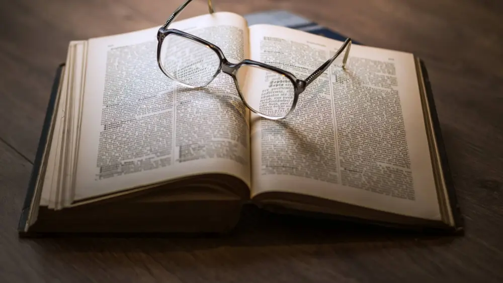 glasses-g7414055bf_1920-jpg
