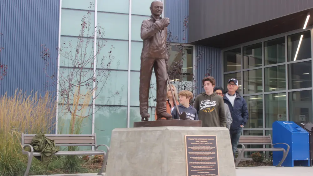 darcy-haugan-statue