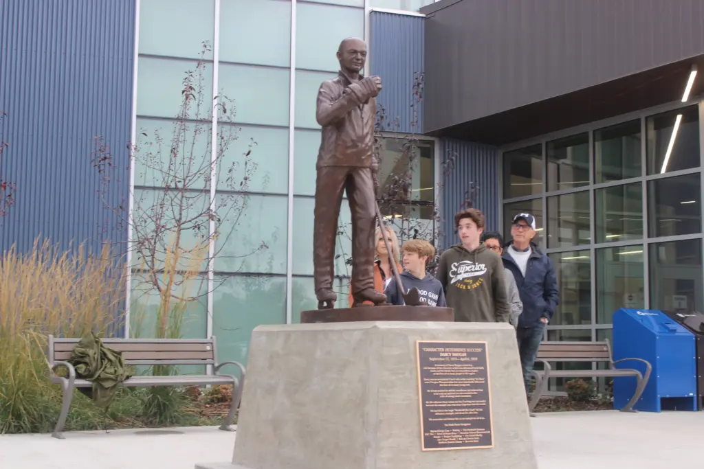 darcy-haugan-statue
