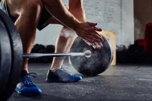 closeup-of-weightlifter-clapping-hands-before-barbell-workout-at-the-gym