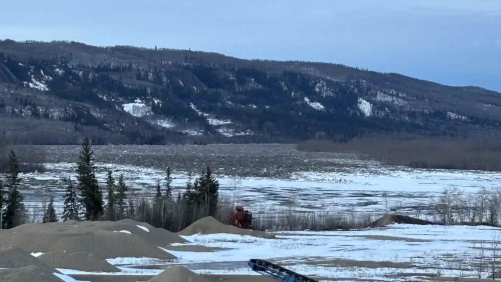 smoky-river-ice-jam-on-peace-april-23