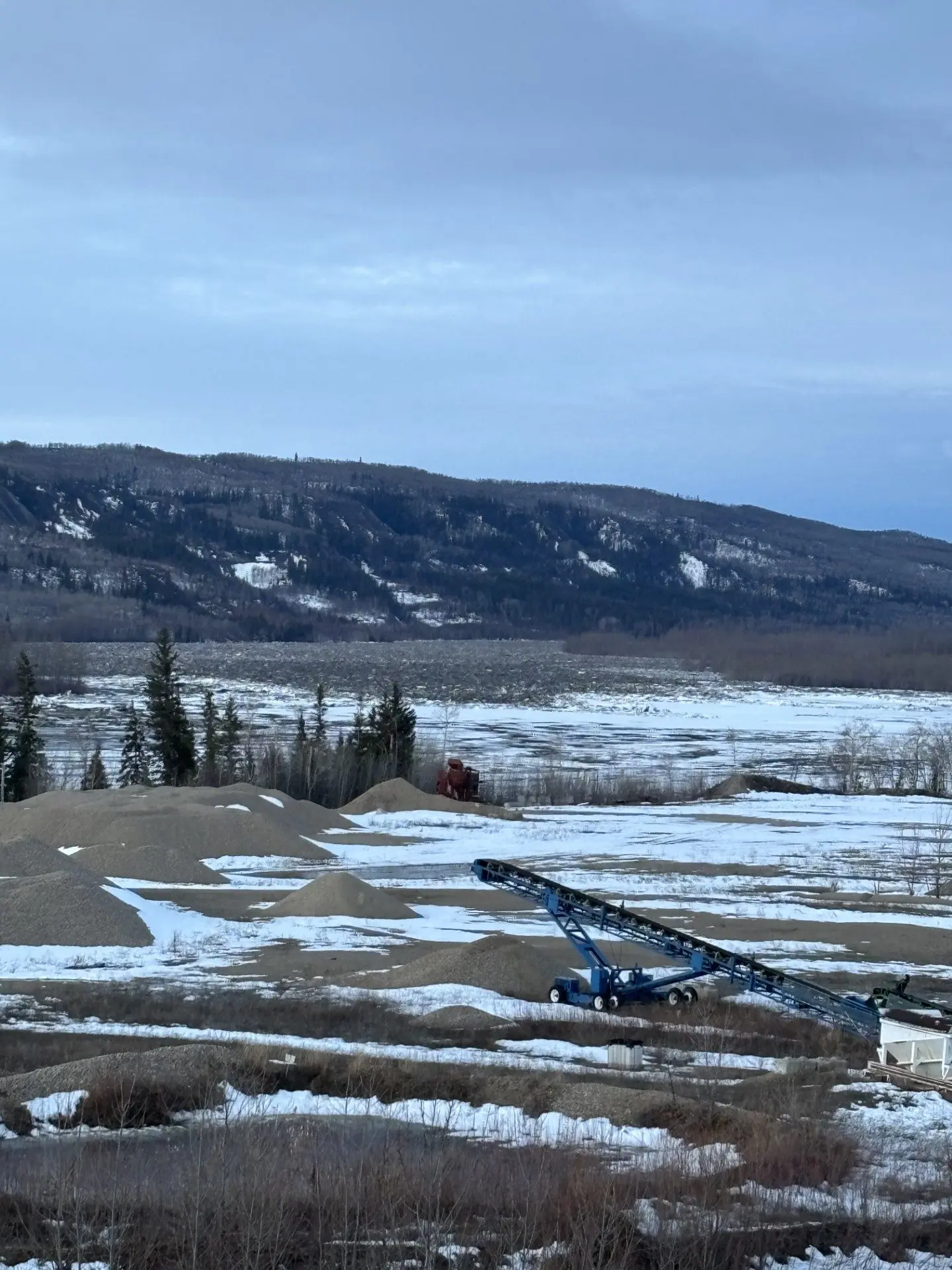 smoky-river-ice-jam-on-peace-april-23