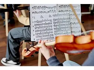 kids_playing_in_orchestra_original_3654121