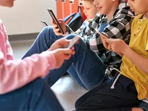 cell-phones-in-school_motion-array