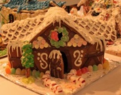 gingerbread-house-at-the-knox-county-library