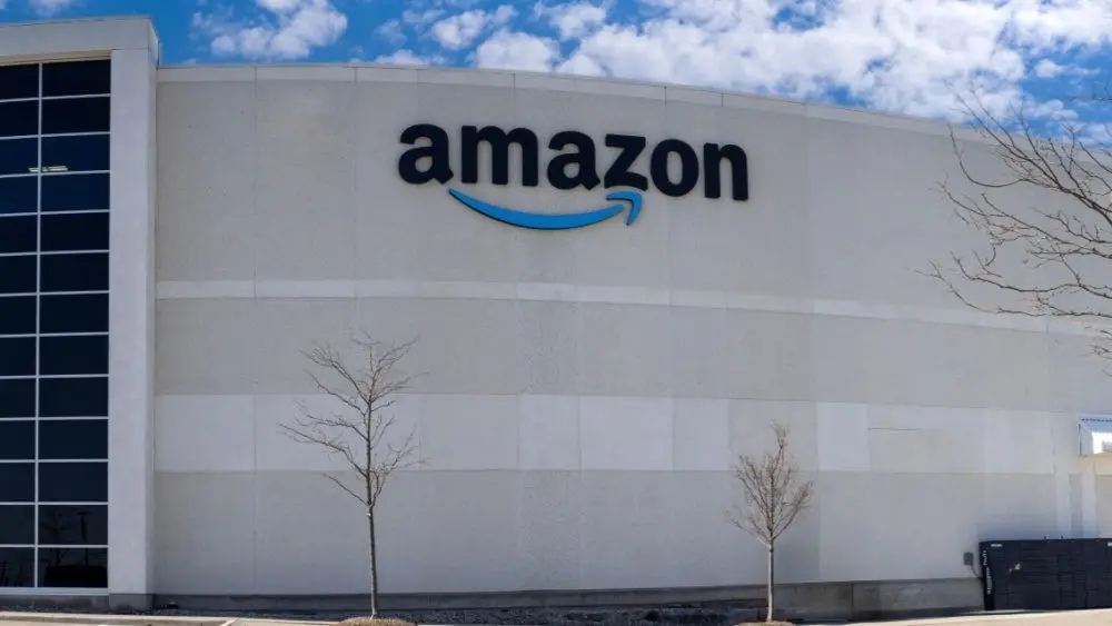 Amazon North American Delivery^ Return and Refurbished products center warehouse in Toronto Toronto^ Canada^ 10 April 2025