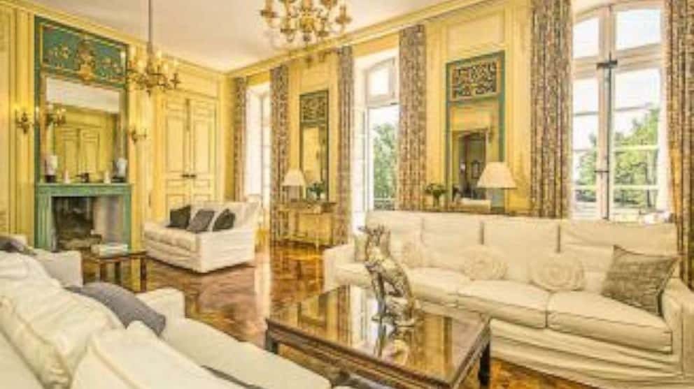 190702joejonasweddingplacediningroom_hpembed_3x2_992