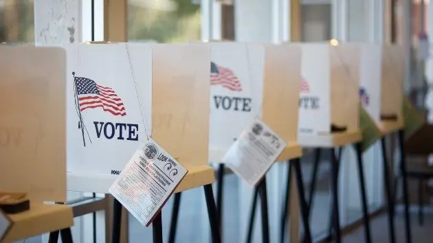istock_1121_votingbooths