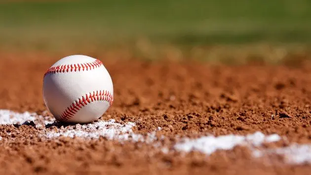 istock_081221_baseball