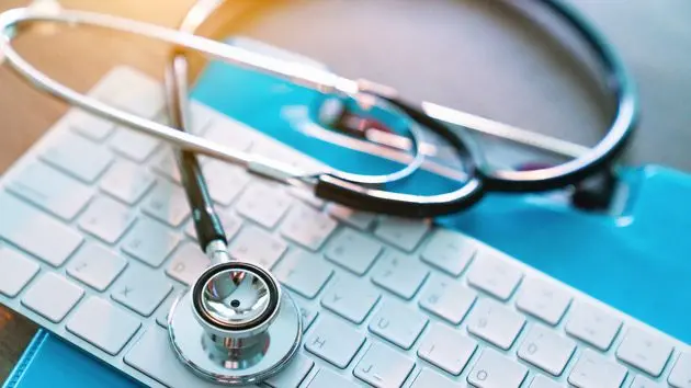 gettyrf_011223_nursehospitaldoctorstethescp