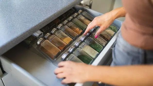 gettyrf_11923_spicejars17286