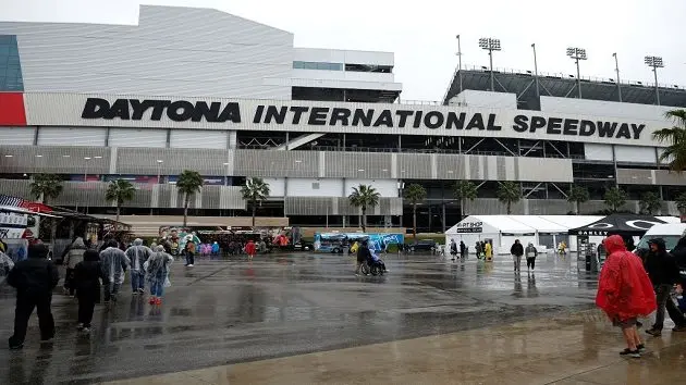 getty_021824_daytona500rain201583
