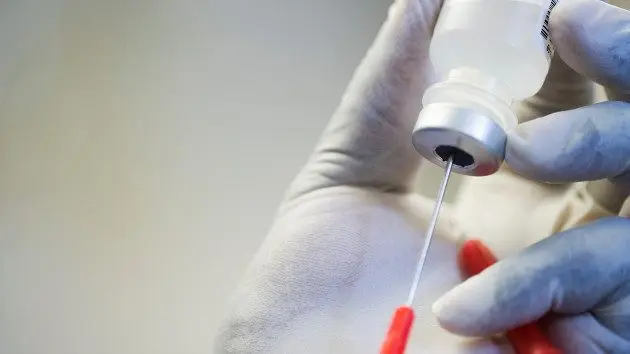 gettyrf_82522_vaccinevialplain851263