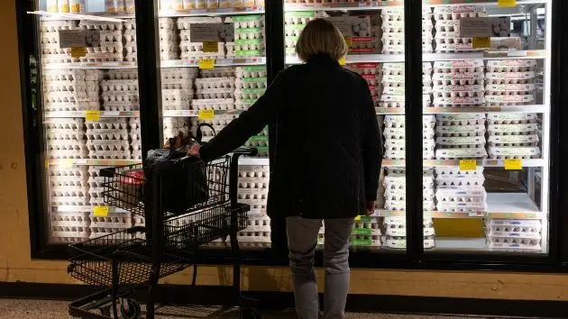 getty-shopperbuyingeggs_032825523567