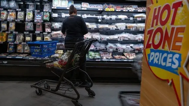 getty_peopleshopping_051525_0582634