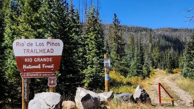 n_rio-de-los-pinos-trailhead-sign-ht-jt-250919_1758299678284_hpmain890472