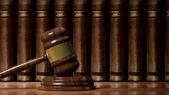 wooden-judge-gavel-and-law-books-3d-illustration