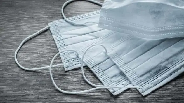 istock_32420_surgicalmasks